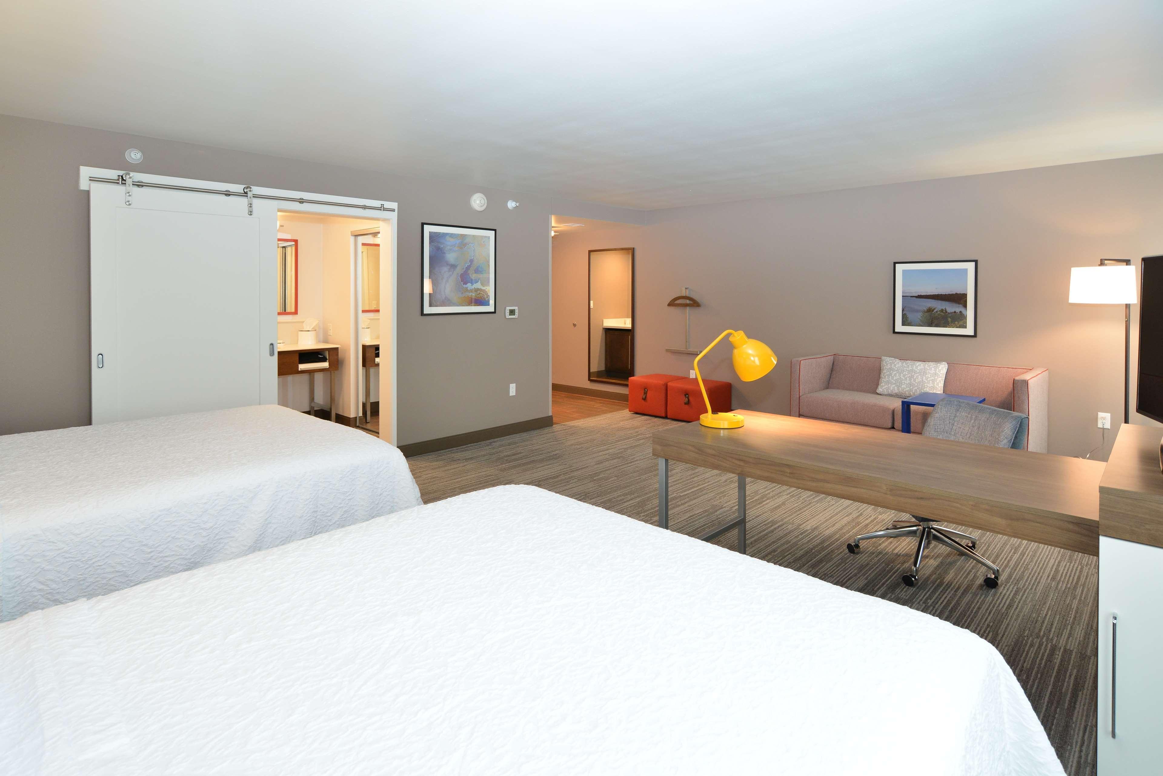 Hampton Inn & Suites Menomonie-Uw Stout Zewnętrze zdjęcie
