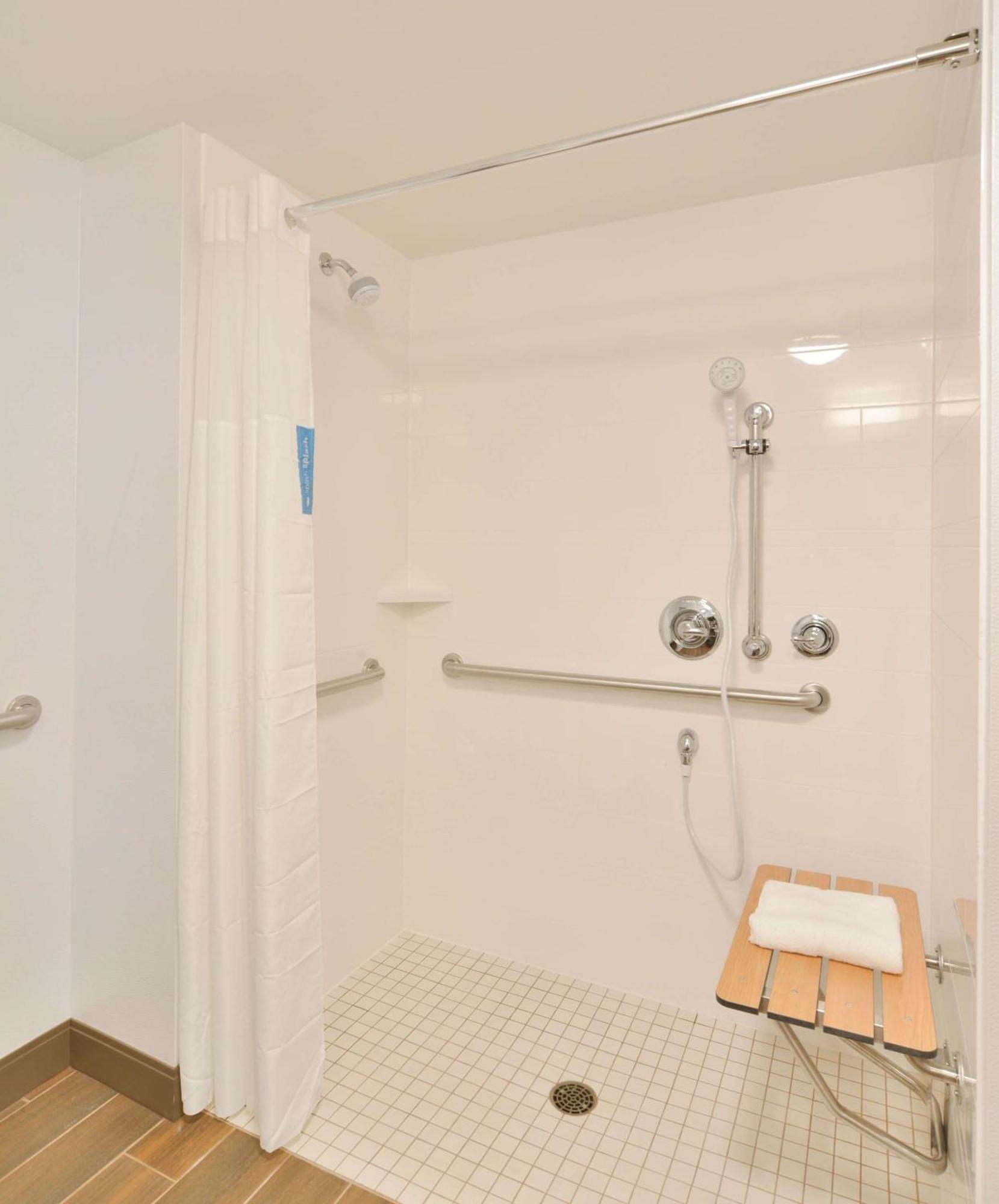 Hampton Inn & Suites Menomonie-Uw Stout Zewnętrze zdjęcie