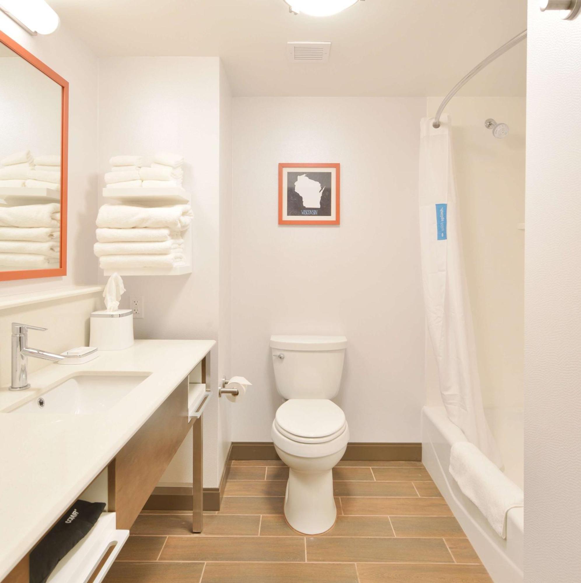 Hampton Inn & Suites Menomonie-Uw Stout Zewnętrze zdjęcie